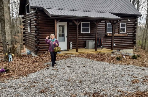 West Union Cabin | Cozy Amish built cabin in Adams County Ohio, relax and watch the buggies go by.