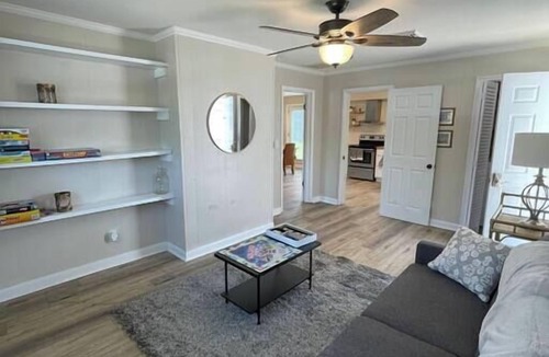 Bayview House | Cozy Bay Cottage private yard blocks from beach!