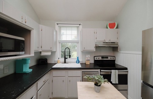 Wilmington House | Cozy Beach Bungalow on Lush 1/2 Acre 1 Mile to Beach!