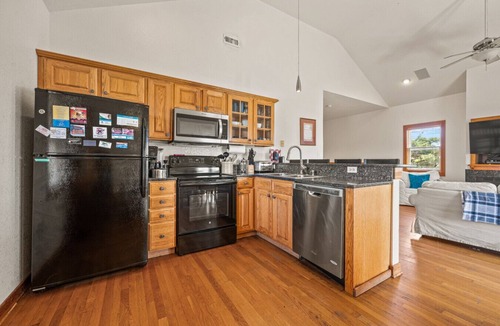 Waves House | Cozy Beach House 4BR, Hot tub, Pets OK