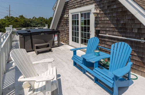 Waves House | Cozy Beach House 4BR, Hot tub, Pets OK