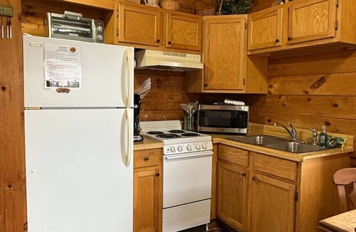 Maggie Valley Cabin | Cozy Bear Log Cabin, View, Wifi, Dogs Allowed