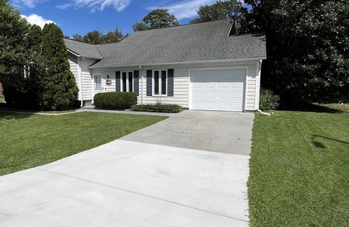 Morehead City House | Cozy Beaufort Home with Hot Tub and Boat Driveway
