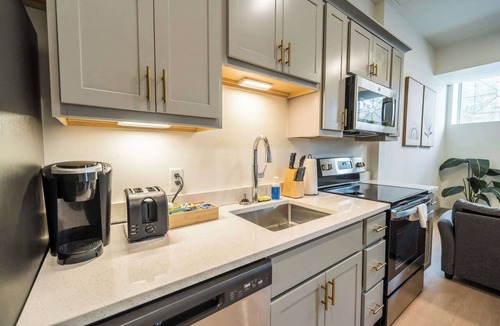 Downtown Louisville Apartment | Cozy & Bright loft unit in the heart of Louisville