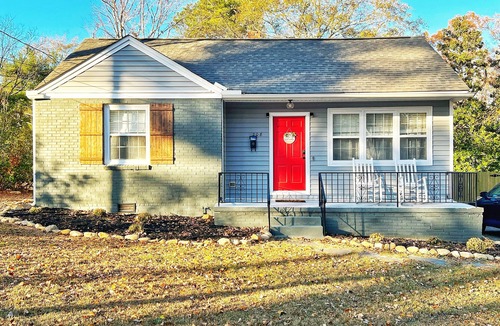 Fuquay-Varina House | Cozy bungalow in the heart of downtown Fuquay-Varina. Pet Friendly!