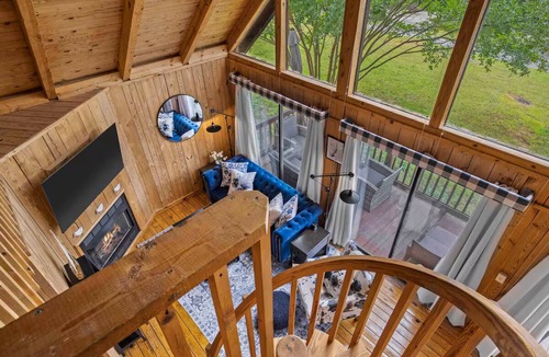 Six Mile Cabin | Cozy Cabin at Lake Keowee