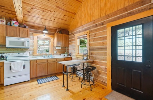 Birdseye Cabin | Cozy cabin close to Patoka Lake main entrance!