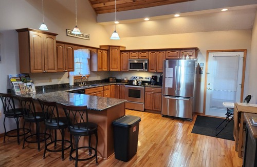 Mt Lookout Cabin | Cozy Cabin near New River Gorge & Summersville Lake, Hot Tub, Firepit, WiFi