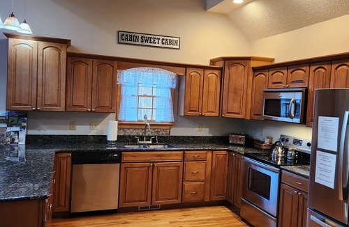 Mt Lookout Cabin | Cozy Cabin near New River Gorge & Summersville Lake, Hot Tub, Firepit, WiFi