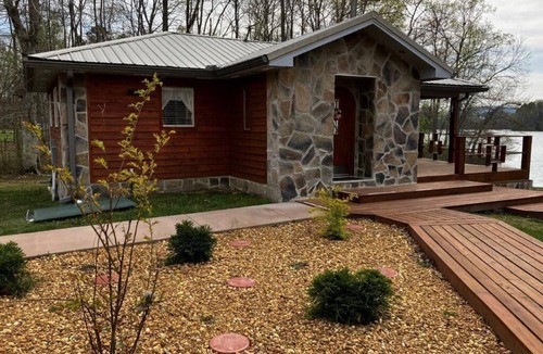 LaFayette Cabin | Cozy Cabin on Lake, relax and recharge. Enjoy boating, fishing and swimming.