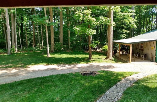 Allons House | Cozy cabin tucked in the woods less than 5 miles from Willow Grove Marina.