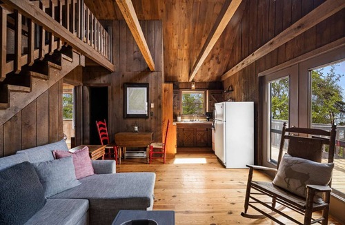 Mathias Cabin | Cozy cabin w/grill deck & game room