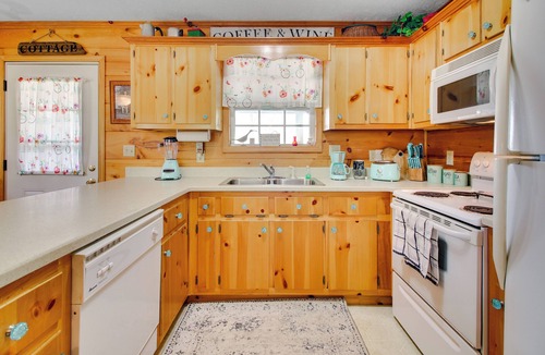Byrdstown Cabin | Cozy Cabin w/Grill & Fire Pit By Dale Hollow Lake