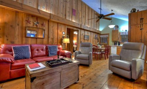 Blue Ridge Villa | Cozy Charm with a Fireplace Feature - American Dream