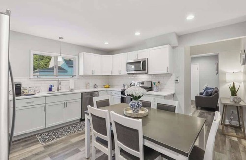 St. Charles House | Cozy Chic 4BD 2BA Home in St Charles