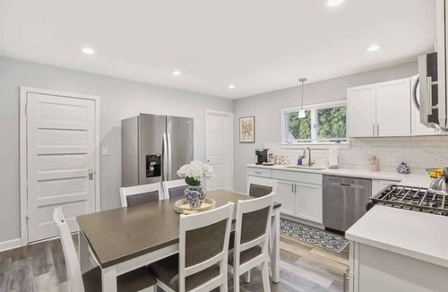 St. Charles House | Cozy Chic 4BD 2BA Home in St Charles