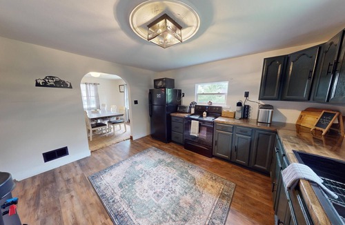 Bluewell Cottage | Cozy, Clean Cottage, Wi-Fi, Coffee ☕️ Garage Parking
