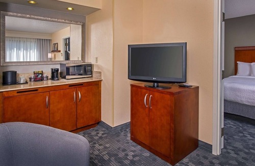 University Place Hotel | Cozy Comfort Near PNC Pavilion | 1BR Unit w/Balcony, Gym, Pets Welcome