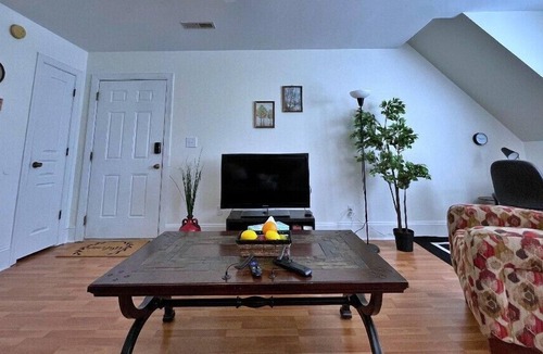 Southside Apartment | Cozy, Comfortable, Condo! Walking distance to Downtown! Free High-Speed Internet!