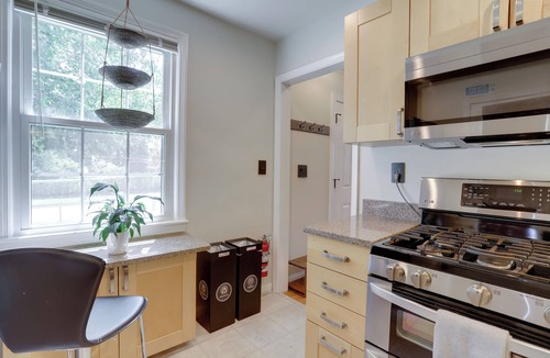 West Riverdale House | Cozy & Comfy Bright 3BR Home in the heart of Riverdale Park