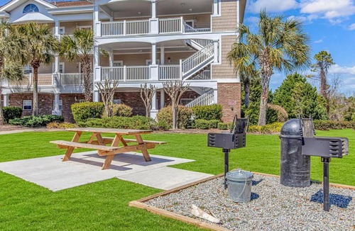 North Myrtle Beach Apartment | Cozy Condo, 2 Pools, Golf getaway, 5 minutes to beach