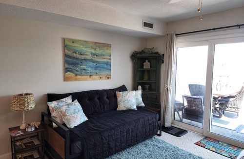 North Carolina Coast Condo | Cozy condo located one block from Carolina Beach and Freeman Park.