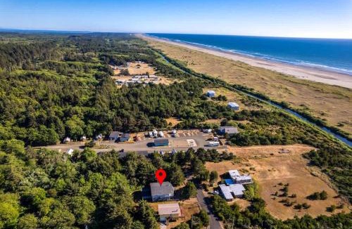 Copalis Beach House | Cozy Copalis Beach Cottage Escape