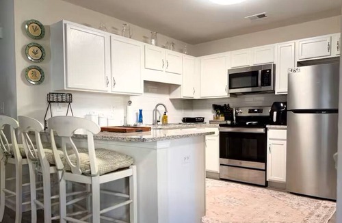 Northeast Raleigh House | Cozy Corner Cottage