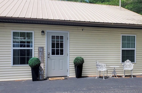 Cookeville Cottage | Cozy Cottage 7mins to Downtown Cookeville