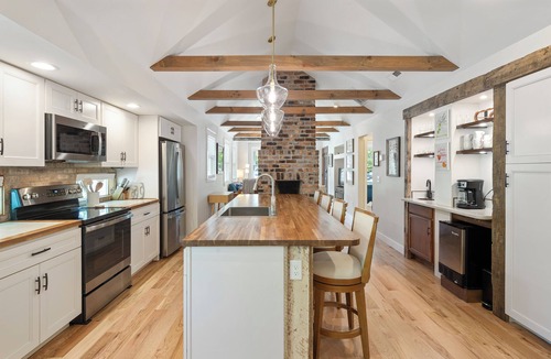 Flat Rock Cottage | Cozy Cottage across the street from Carl Sandburg National Park