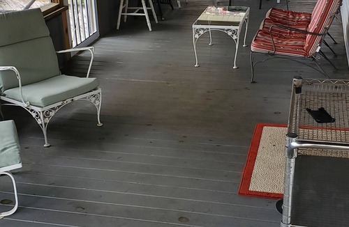 White Lake Cottage | Cozy cottage at White Lake 4 Bedroom and 2 Bath is able to sleep 11-13