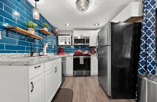 Westport House | "Cozy Cottage" Denver: Near Lake Norman, Beatties Ford Park, Sleeps 7 + Fire Pit