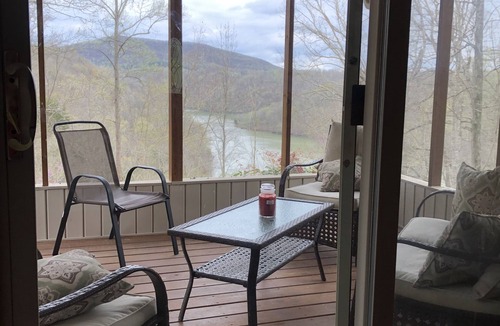 Byrdstown Cottage | Cozy Cottage near Dale Hollow Lake