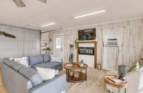 Wilsonville House | Cozy Cottage on Main Channel of Lay Lake