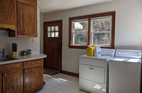 Lynn Garden House | Cozy Country Home tucked away in the scenic Appalachian Mountains