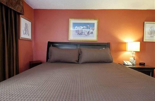 Myrtle Beach House | Cozy Couple's Getaway - King Bed and Ocean Views