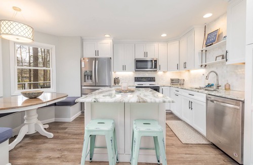 Henrico House | Cozy Cove at Lake Gaston