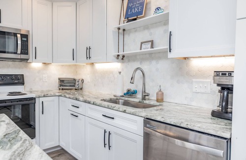 Henrico House | Cozy Cove at Lake Gaston
