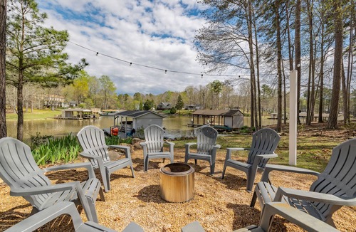 Henrico House | Cozy Cove at Lake Gaston