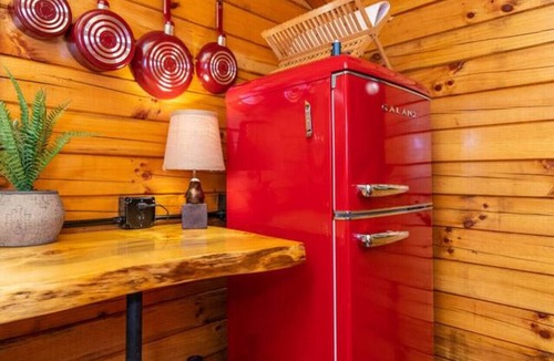 Rogers Cabin | Cozy Creek- Firepit, Hiking, Creekside, Private