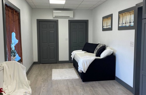 Trevorton Apartment | Cozy creek side studio in serene Trevorton come stay with us