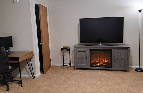 Newark Apartment | Cozy efficiency studio apartment in Newark