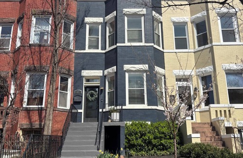 Bloomingdale Apartment | Cozy Family Friendly English Basement Apartment