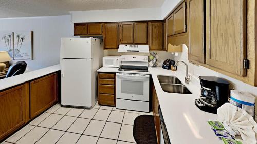 Myrtle Beach House | Cozy First Floor Condo! Private Balcony Pool