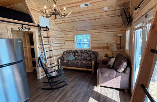 New Tazewell Boat Rental | Cozy floating home, AC on Norris Lake at Straight Creek Marina