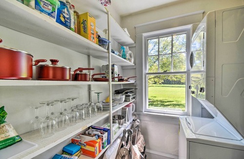 Ware Cottage | Cozy Gloucester Getaway w/Porch & Sunroom!