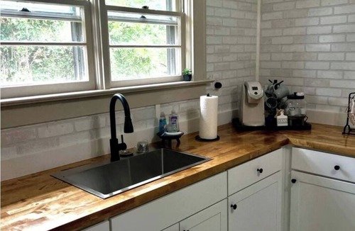 Hendersonville House | Cozy home conveniently located in downtown Hendersonville