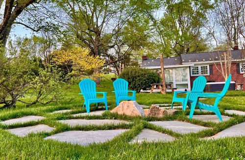 Mills River Cottage | Cozy home- hot tub, views, huge 1 acre fenced yard & fire pit! Bring 3 dogs.