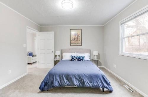 South Bend House | Cozy Home w Sonos 9 Min Walk to Notre Dame