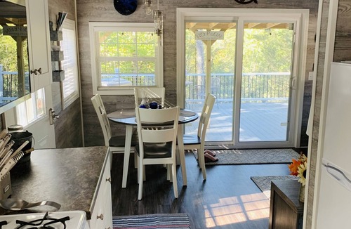 Wellington Cottage | Cozy Hot Tub Cottage!